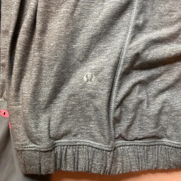 Lululemon Gray Quarter Zip Pullover Pink Accent Athletic Top Size 8 - Picture 5 of 8
